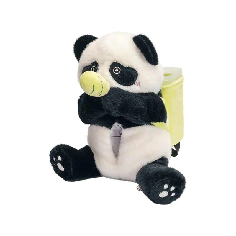 Simpatico panda di peluche seduto con un cestino Simpatico panda di peluche seduto con un cestino
