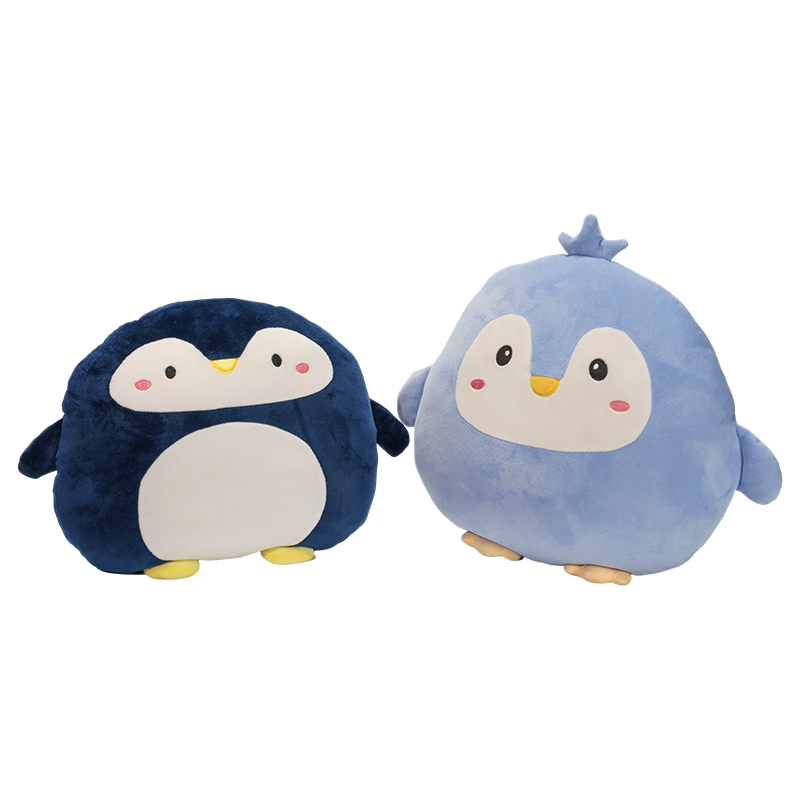 Cuscini in peluche a forma di pinguino